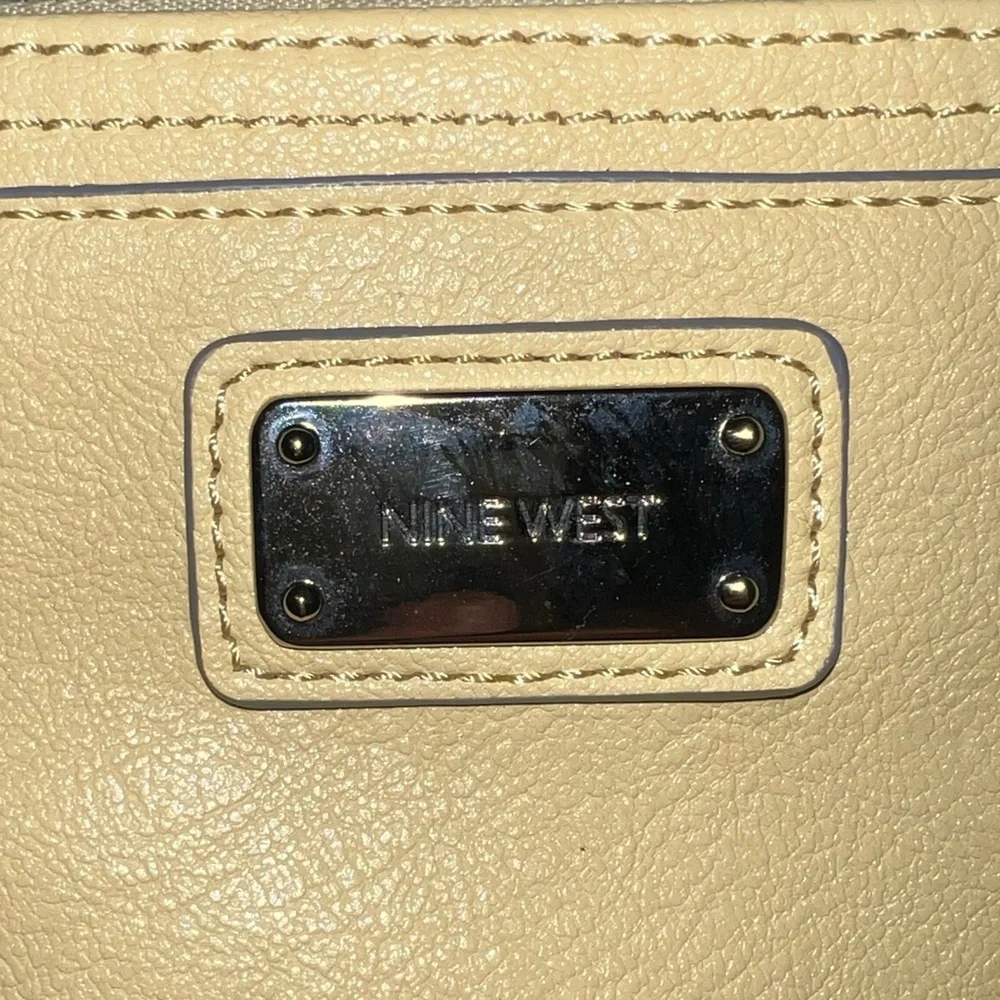 Nine West Beautiful Yellow Purse Triple Compartment Hand Bag Striped Interior - Picture 6 of 9